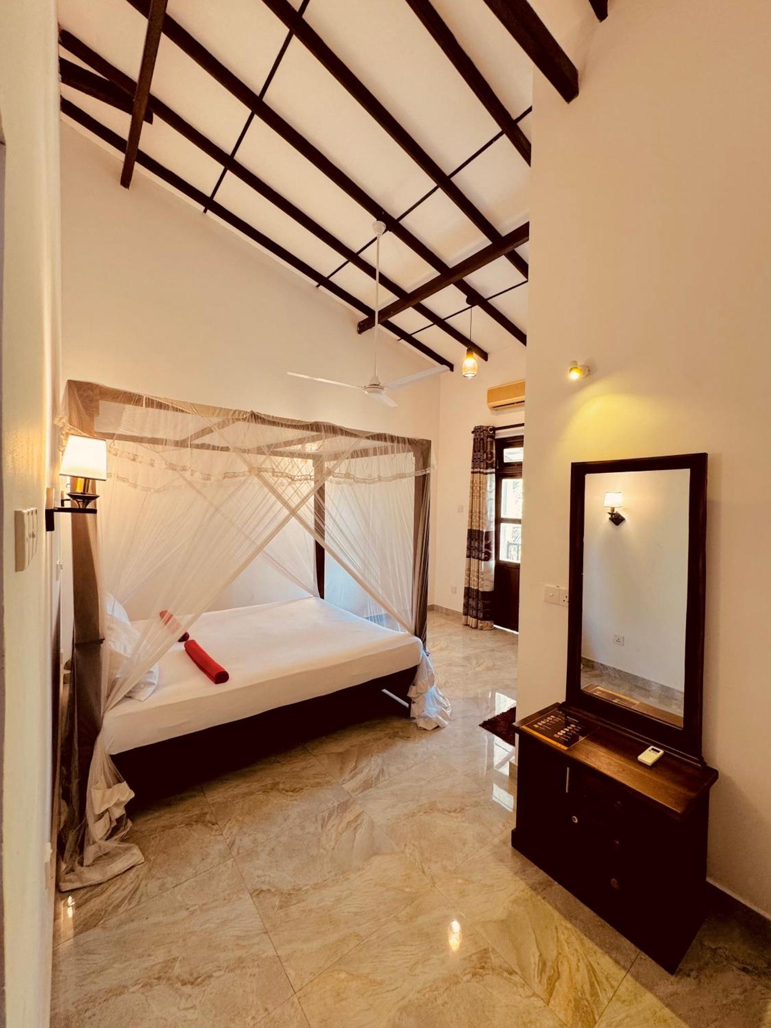 Riverwood Villa Weligama Rum bild