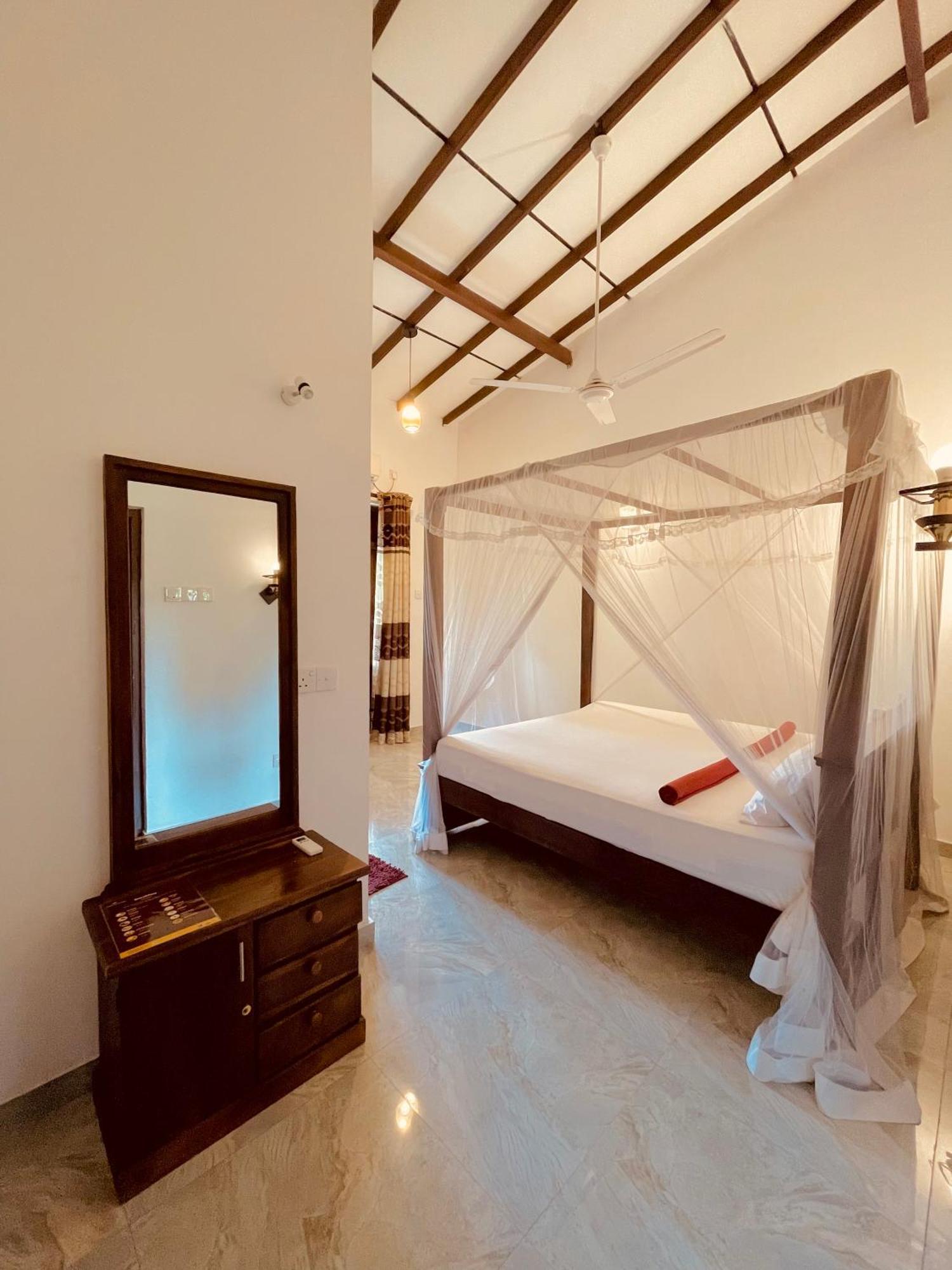 Riverwood Villa Weligama Rum bild